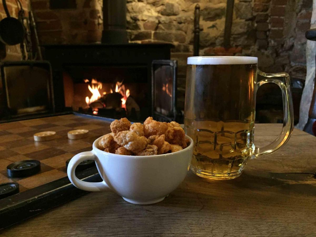 The Queen'S Head At Broad Chalke Exterior foto